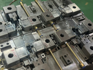 Automotive Injection Molding Parts | CNMOULDING China