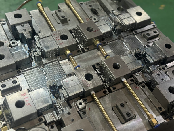 Medical & Automotive Injection Molding Parts | CNMOULDING China